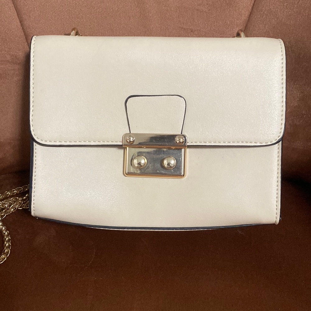 Italian Leather Company Cream crossbody bag.